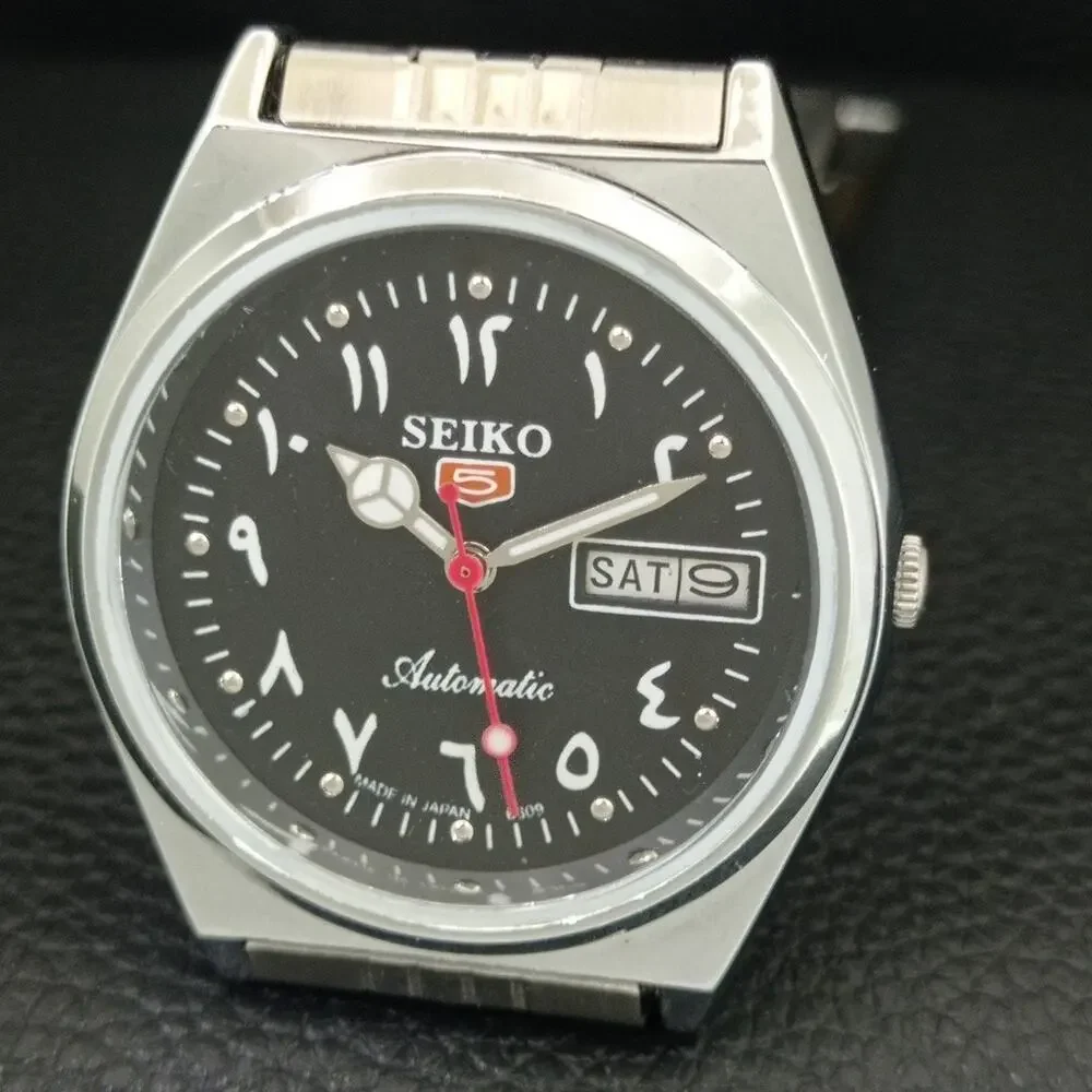 Vintage 1976 Seiko Automatic Mens Silver Watch W/daydate & Black accents